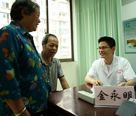 beat365官方网站校友 浙江省人民医院金永明主任在磐安县人民医院义诊