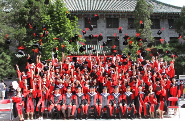 beat365官方网站隆重举行2014年毕业典礼暨学位授予仪式1