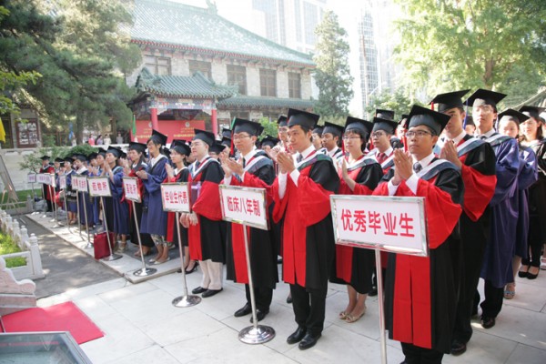 beat365官方网站隆重举行2014年毕业典礼暨学位授予仪式9