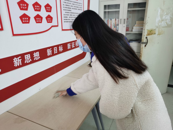 5fb86b13aad84f75a803dfd308fde730.jpg 志愿服务.jpg