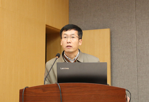 93c27a5623ca45e0b2c1d4413b726138.jpg 党委副书记张军驰主持开班仪式.jpg