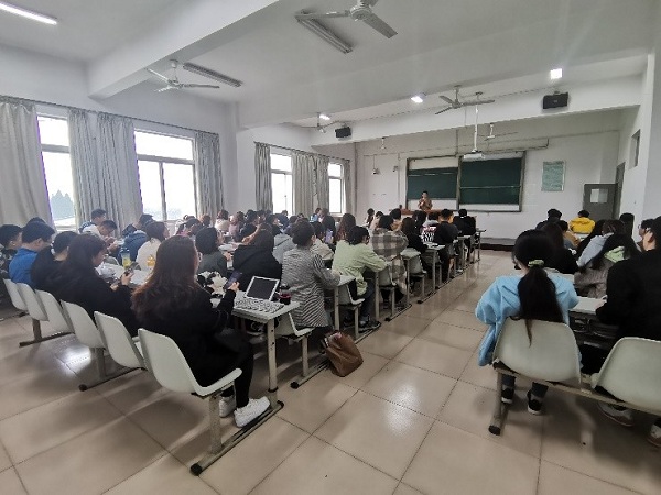 827cdd91a42f4c199d1e04350600b13a.jpg 团支部指导学习2.jpg