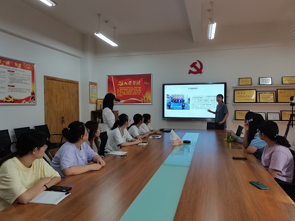 4917f8348d0c4f6bbf8af189624c6290.jpg 支教团分享1.jpg