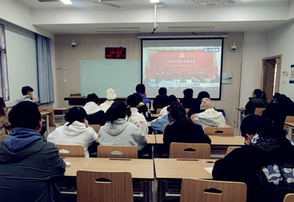 fb13e2e2d89c47f289e41f6764771b41.png 1经管师生观看十九届六中全会_副本_副本_副本.png