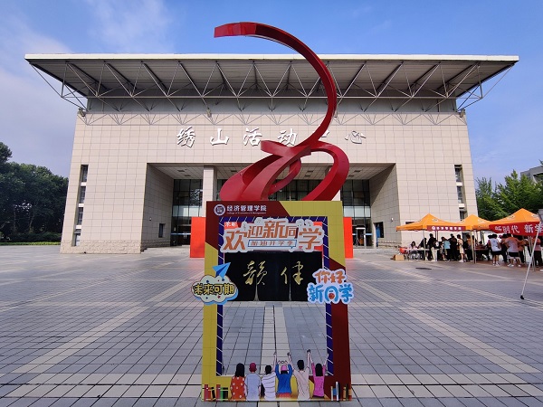 4538a8be72f1437e9a2ced4af70fdfce.jpg 迎新现场.jpg