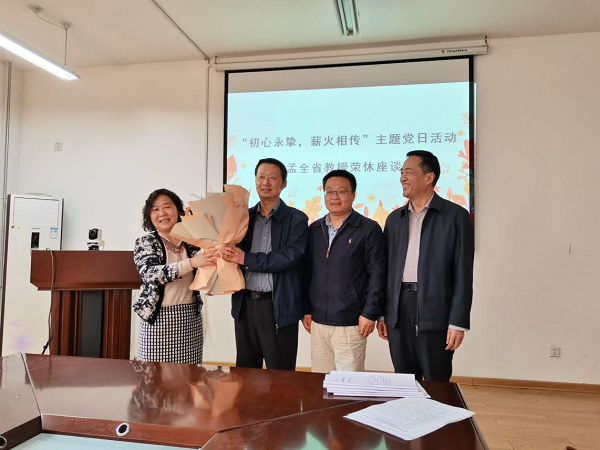 136f37e1eeed4242811ddac9382ab6b3.png 座谈会现场.png