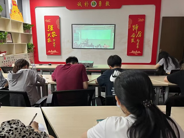 1e38012136a1400688274e18a7817d32.jpg 微党课主题学习1.jpg